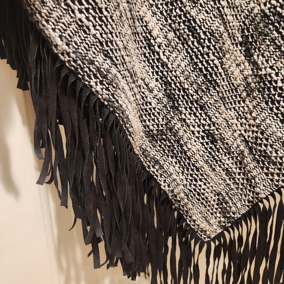 Vince camuto knit pancho faux saude fringe - Picture 3 of 6